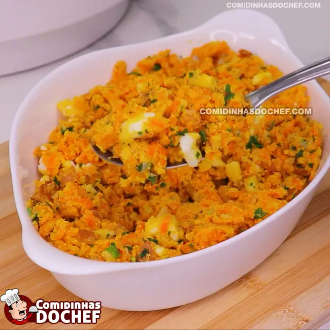 Farofa de Cenoura Simples com Bacon e Ovo - Passo 9