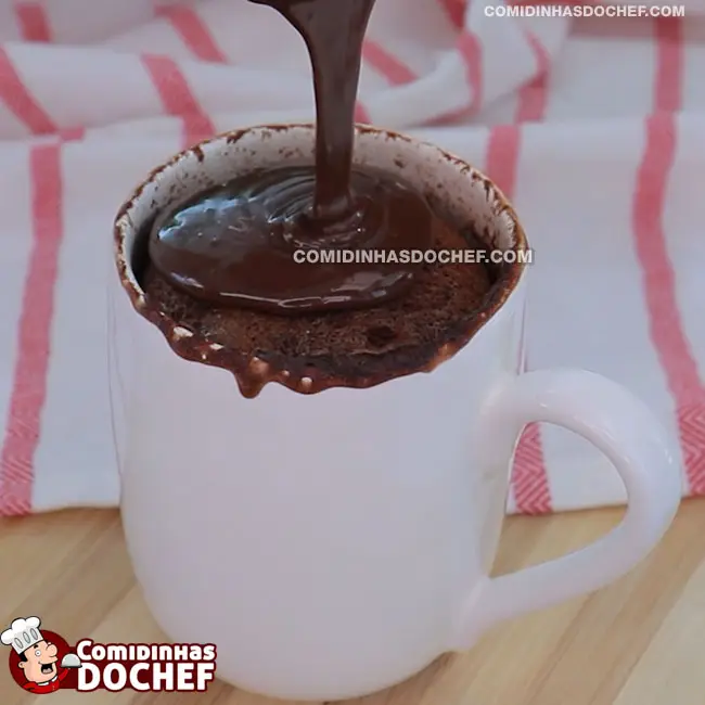 Bolo de Caneca de Chocolate Cremoso - Passo 4