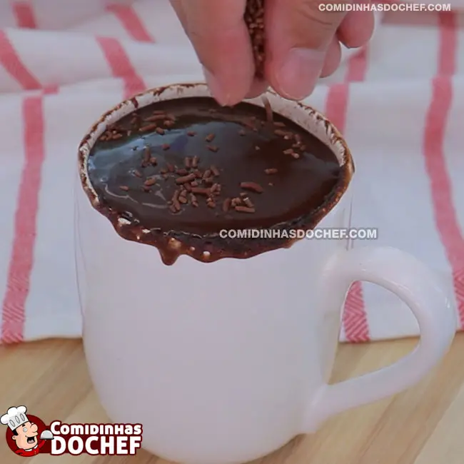 Bolo de Caneca de Chocolate Cremoso - Passo 5