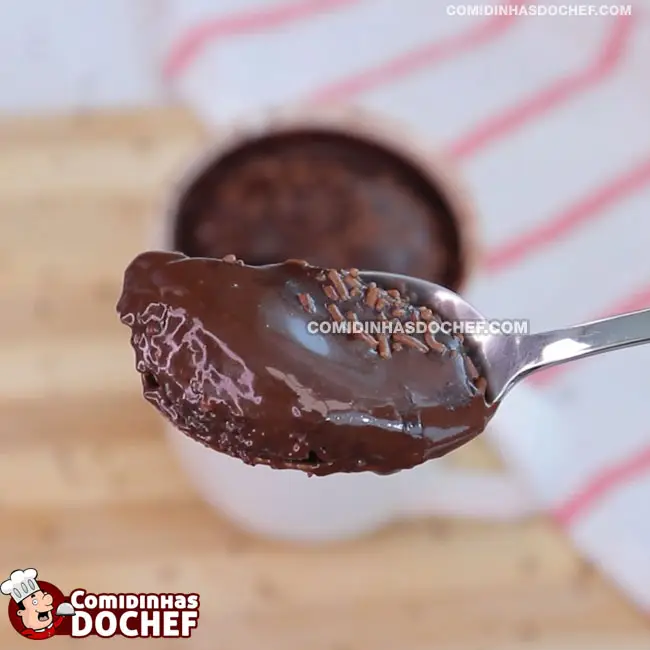 Bolo de Caneca de Chocolate Cremoso - Passo 6