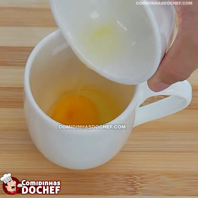 Bolo de Caneca de Chocolate Cremoso - Passo 1