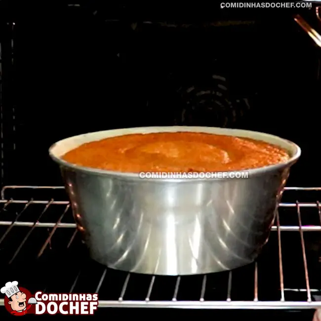 Bolo de Cenoura com Calda de Chocolate - Passo 7