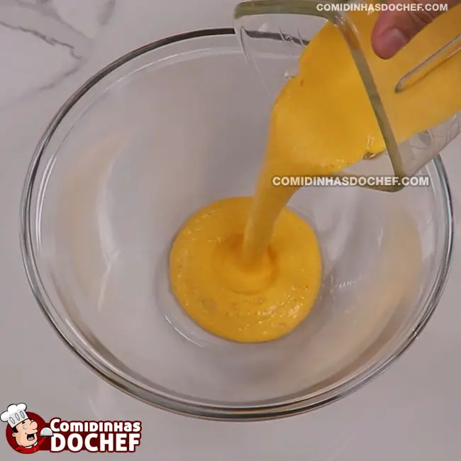Bolo de Cenoura com Calda de Chocolate - Passo 2