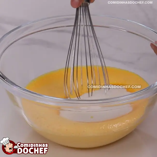Bolo de Cenoura com Calda de Chocolate - Passo 3