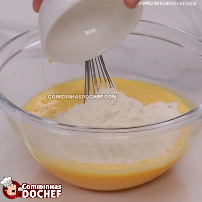 Bolo de Cenoura com Calda de Chocolate - Passo 4