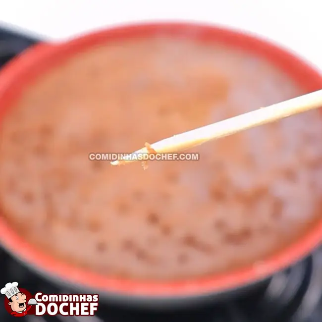 Bolo de Chocolate de Frigideira Fofinho com Calda de Chocolate - Passo 7