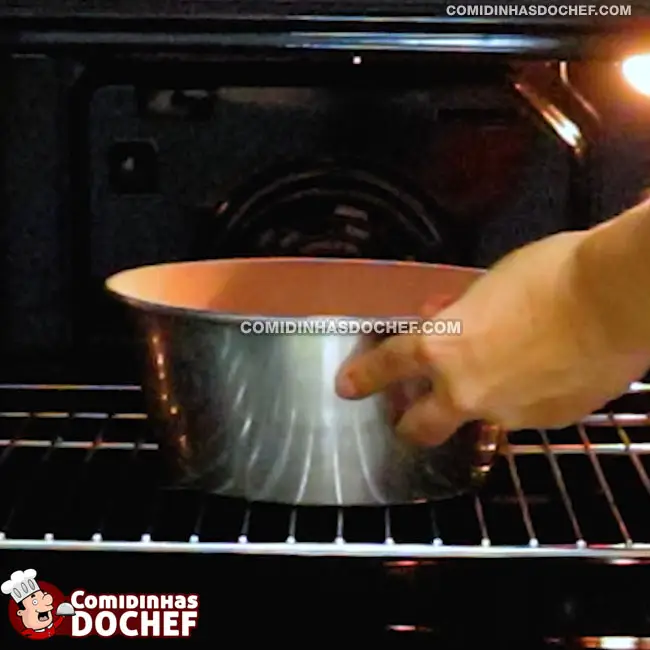 Bolo de Gelatina Simples e Fácil - Passo 8