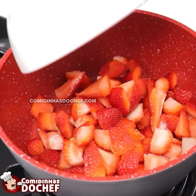 Geleia de Morango para Torta - Passo 1