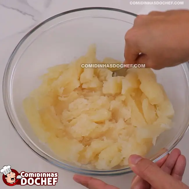 Purê de Aipim Cremoso com Creme de Leite - Passo 1