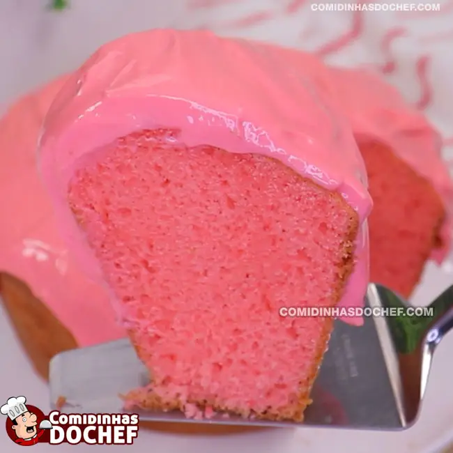 Bolo Rosa com Gelatina de Morango - Passo 3