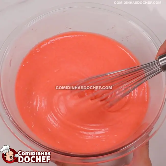 Bolo Rosa com Gelatina de Morango - Passo 5