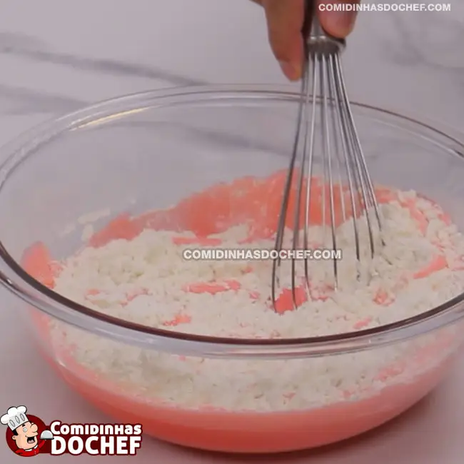 Bolo Rosa com Gelatina de Morango - Passo 3