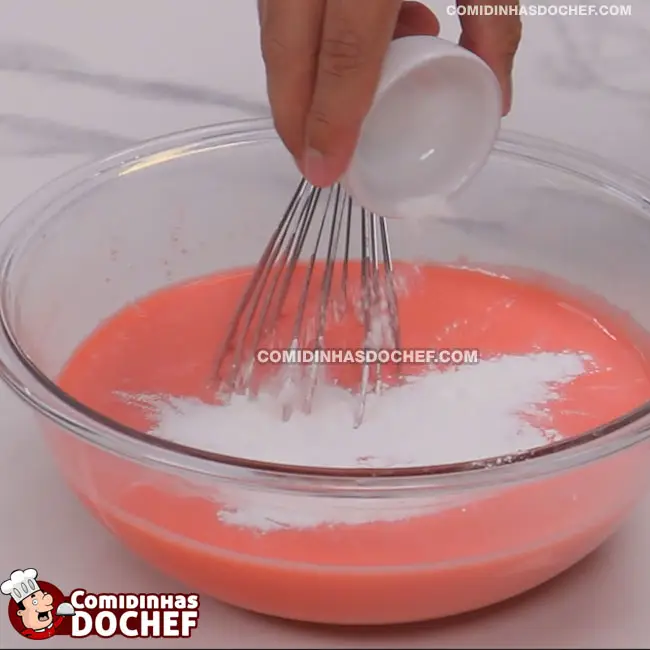 Bolo Rosa com Gelatina de Morango - Passo 6