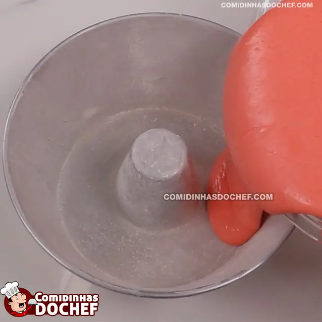 Bolo Rosa com Gelatina de Morango - Passo 7