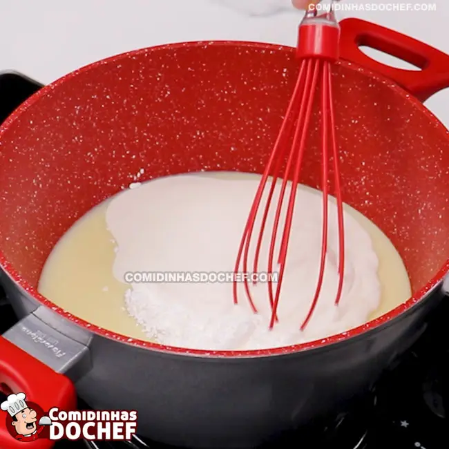 Pavê de Morango com Biscoito Maizena - Passo 2