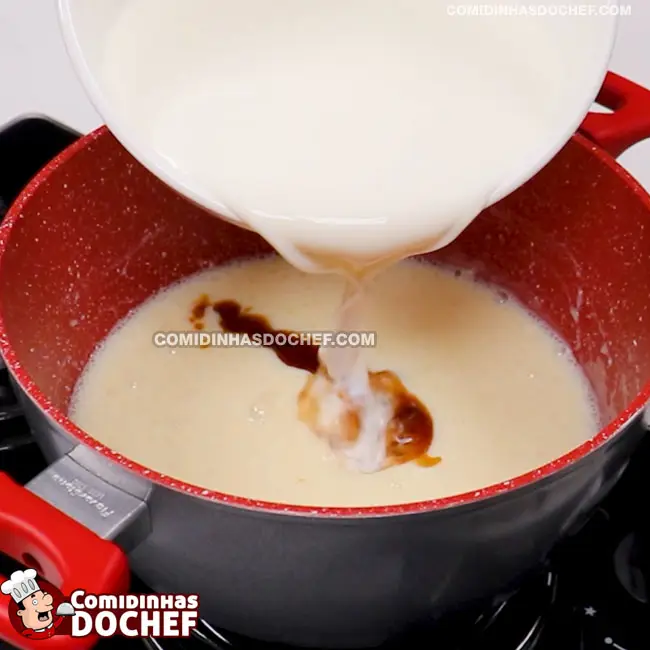 Pavê de Morango com Biscoito Maizena - Passo 3