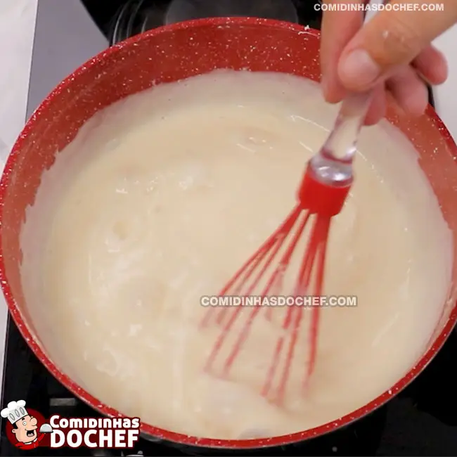 Pavê de Morango com Biscoito Maizena - Passo 4