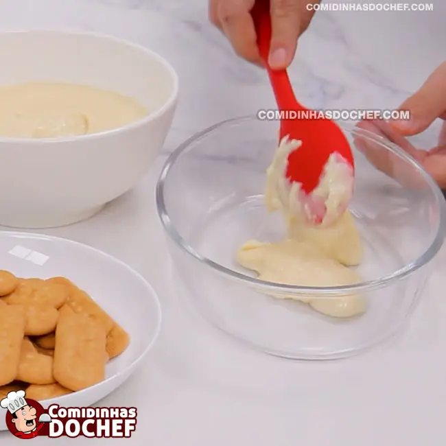 Pavê de Morango com Biscoito Maizena - Passo 1