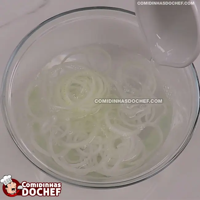 Salada de Cebola Crua - Passo 1