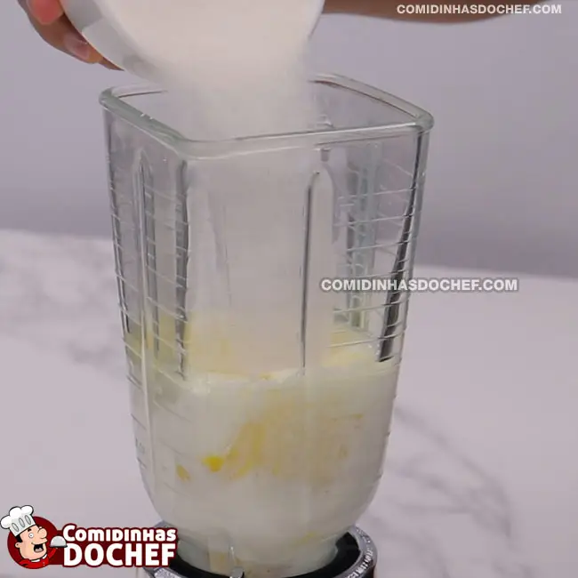 Bolo de Gelatina de Morango no Liquidificador - Passo 1