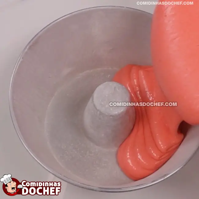 Bolo de Gelatina de Morango no Liquidificador - Passo 5