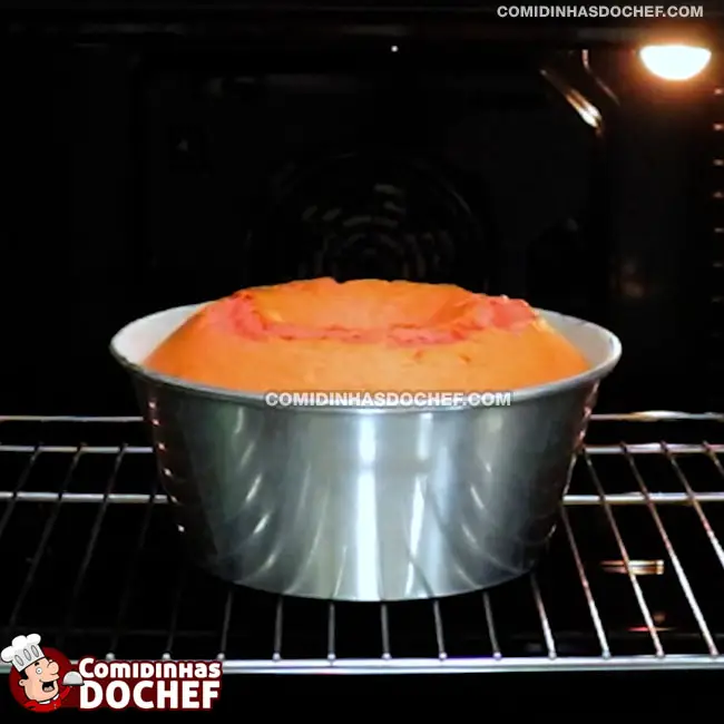 Bolo de Gelatina de Morango no Liquidificador - Passo 6
