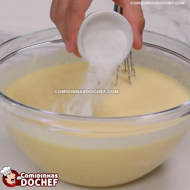 Bolo de Mandioca Tradicional Fácil - Passo 5