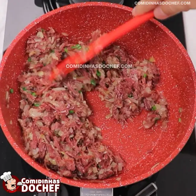 Carne Seca Acebolada Simples e Fácil - Passo 14