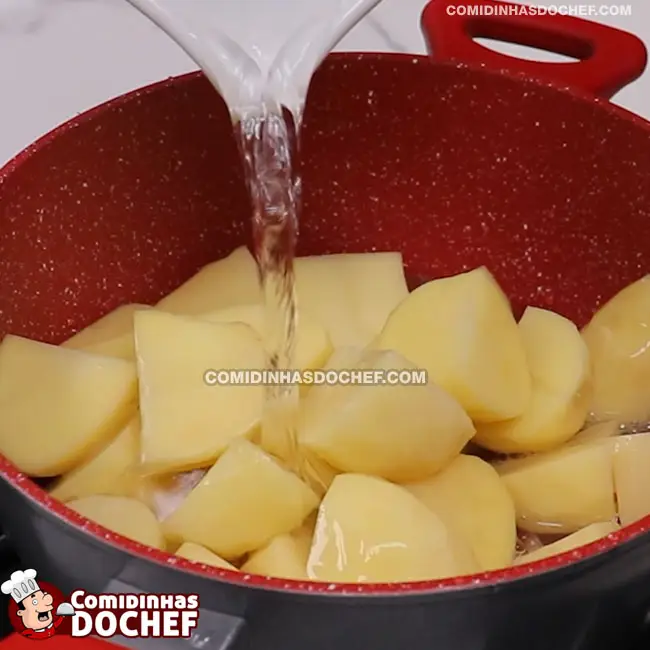 Escondidinho de Carne Moída com Purê de Batata - Passo 1