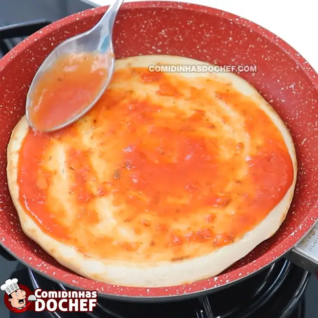 Pizza de Frigideira Sem Leite - Passo 1
