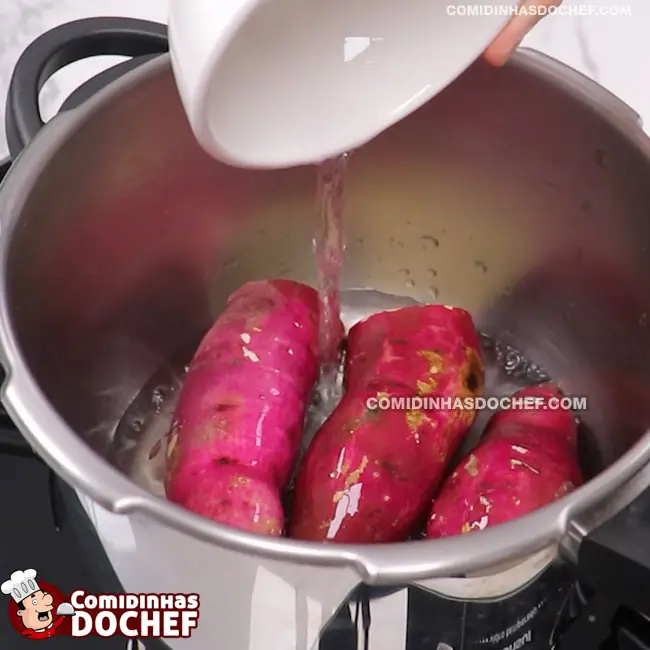 Como Cozinhar Batata Doce Rápido e Fácil - Passo 1