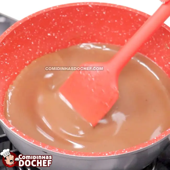 Bolo de Cenoura com Cobertura de Chocolate Fofinho - Passo 2