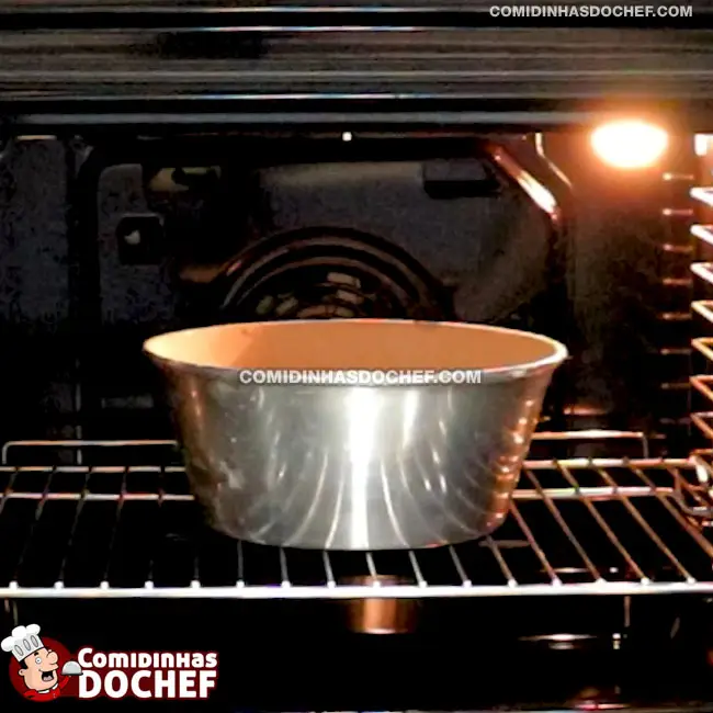Bolo de Cenoura com Cobertura de Chocolate Fofinho - Passo 7