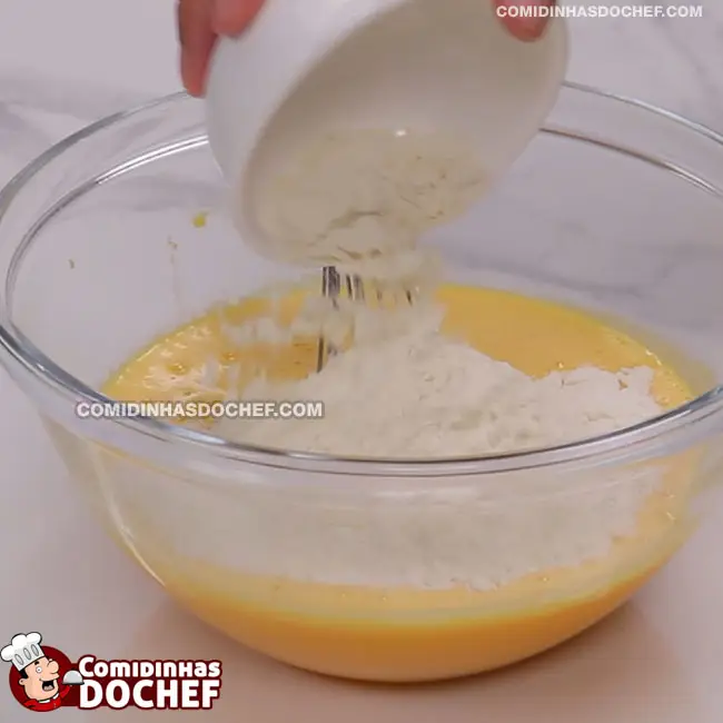 Bolo de Cenoura com Cobertura de Chocolate Fofinho - Passo 4