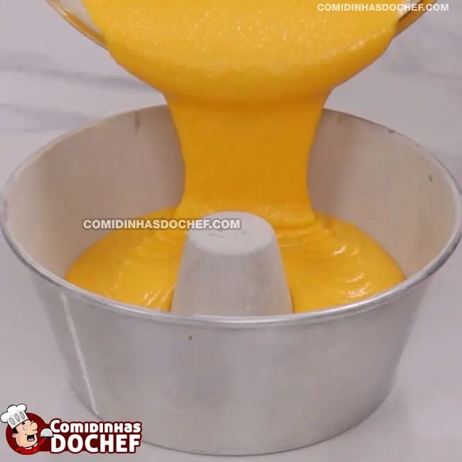 Bolo de Cenoura com Cobertura de Chocolate Fofinho - Passo 6