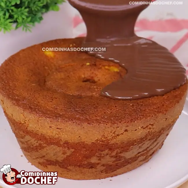 Bolo de Cenoura com Cobertura de Chocolate Fofinho - Passo 4