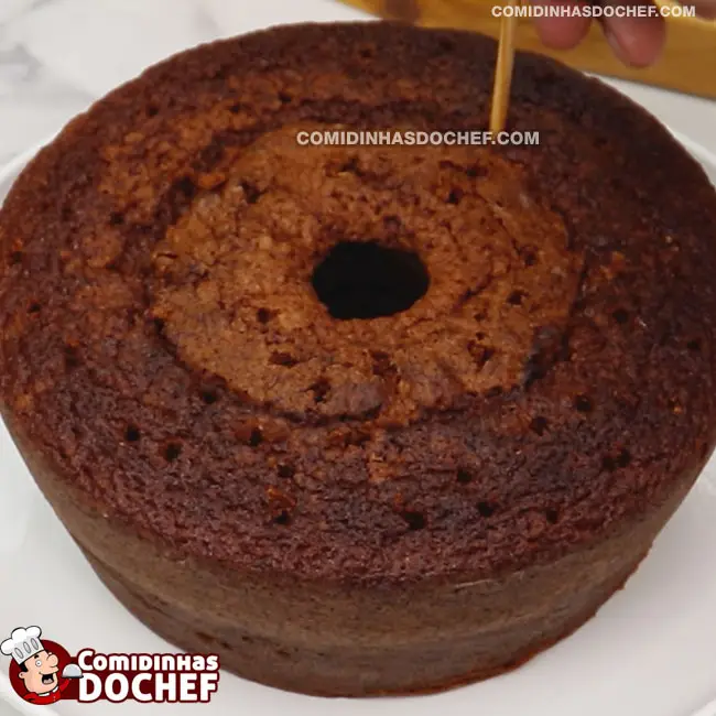 Bolo de Chocolate com Cobertura de Chocolate - Passo 4