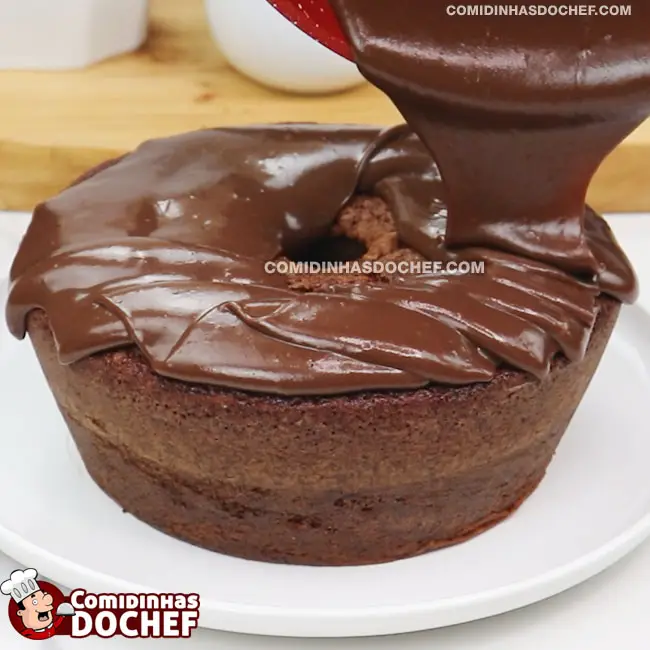 Bolo de Chocolate com Cobertura de Chocolate - Passo 5