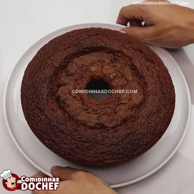 Bolo de Chocolate com Cobertura de Chocolate - Passo 7