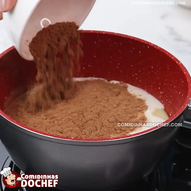 Bolo de Chocolate com Cobertura de Chocolate - Passo 1