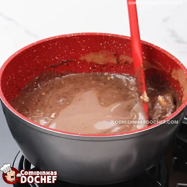 Bolo de Chocolate com Cobertura de Chocolate - Passo 2