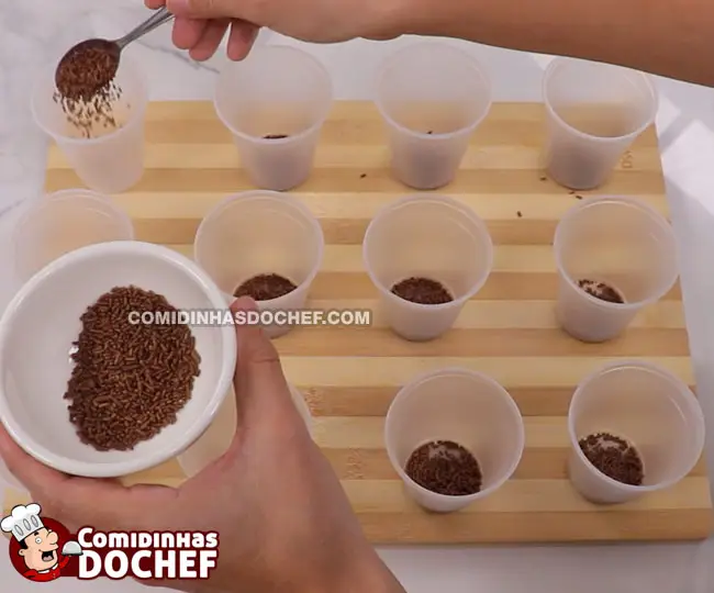Picolé de Chocolate Caseiro com Nescau - Passo 3