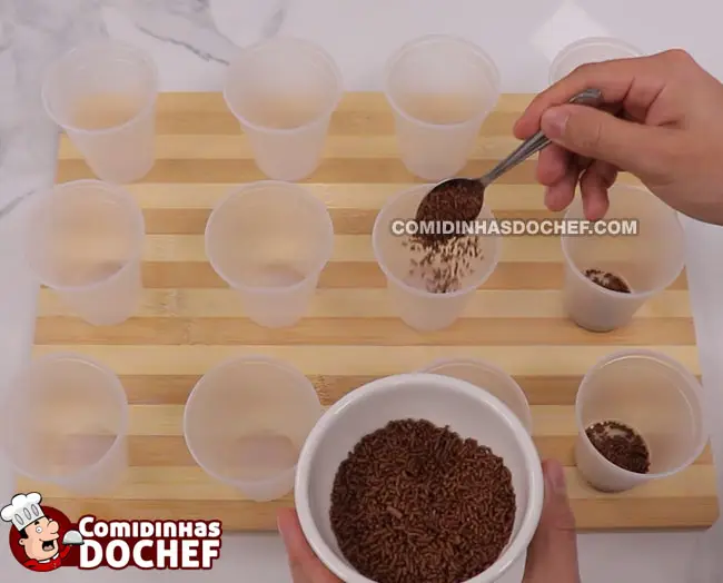 Picolé de Chocolate no Copinho - Passo 3