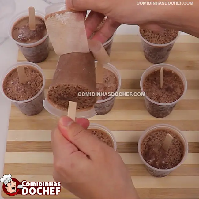 Picolé de Chocolate no Copinho - Passo 6
