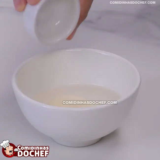 Sobremesa de Chocolate com Creme de Leite - Passo 1