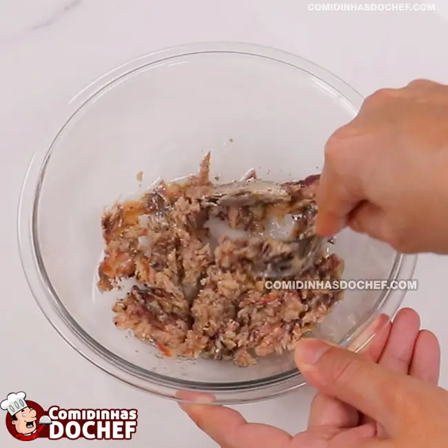 Patê de Sardinha Simples e Fácil - Passo 1
