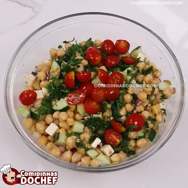 Salada de Grão de Bico Simples e Rápida - Passo 2