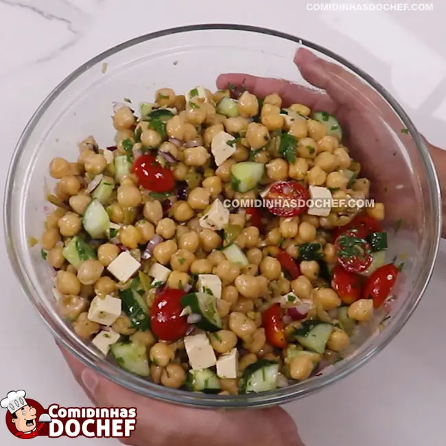 Salada de Grão de Bico Simples e Rápida - Passo 3