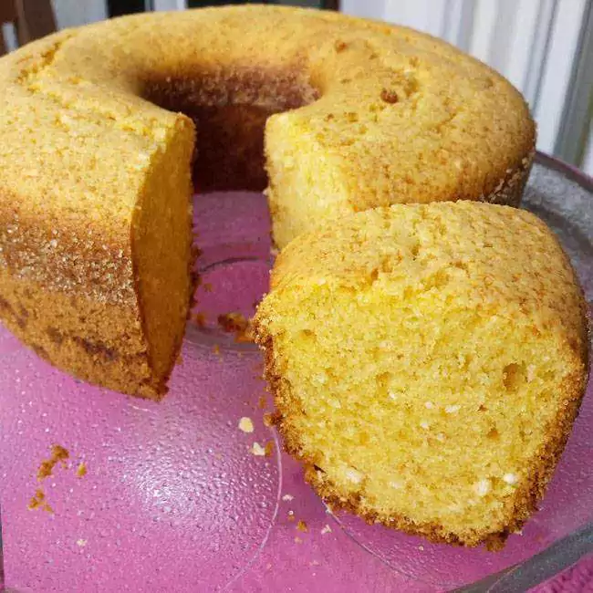 Bolo de Fubá com Coco